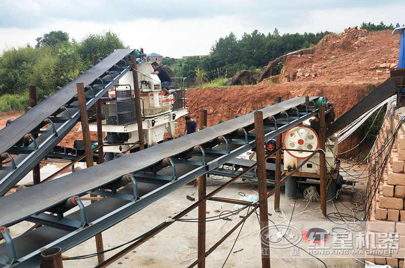 石頭加工沙子每噸成本多少錢？石頭加工沙子設(shè)備有哪些？