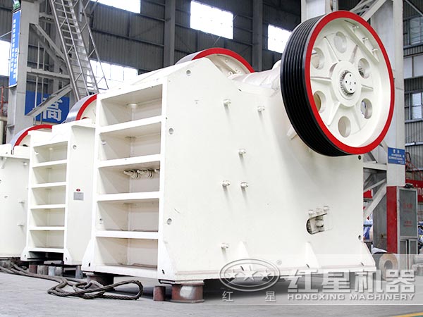 粉碎花崗巖選用750顎破機，效果不錯，性價比更高