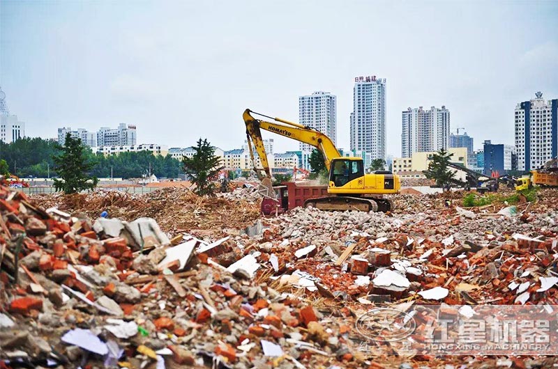 建筑廢料磚渣破碎機(jī)多少錢一套？用移動(dòng)破碎機(jī)效果好嗎？