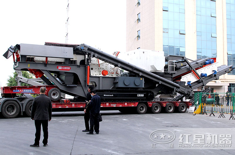 履帶式砂石粉碎機(jī)全力出擊，碎石效果驚人，報(bào)價(jià)是多少？